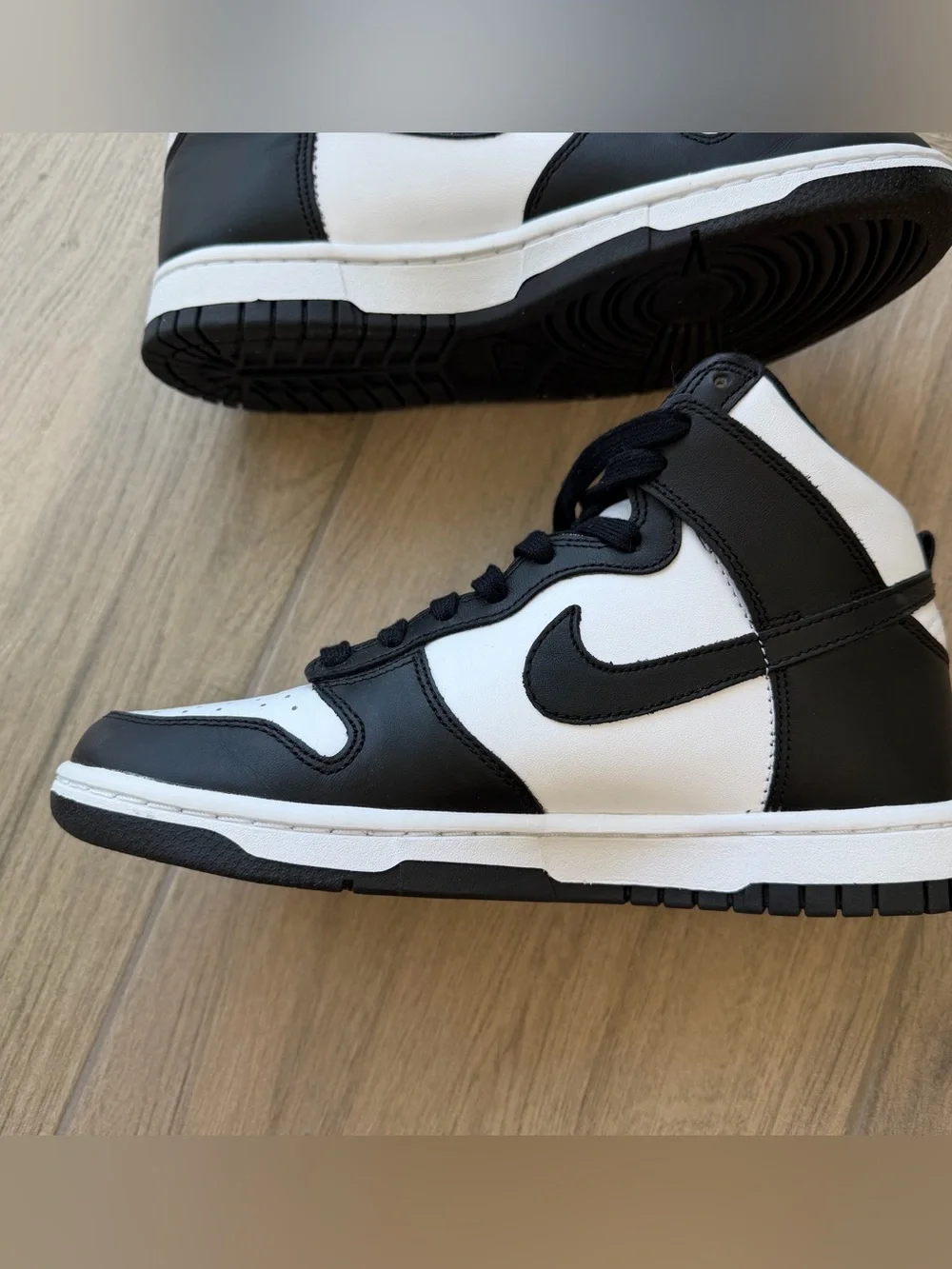 Nike Dunk High women’s sneaker shoe sz 8 black white